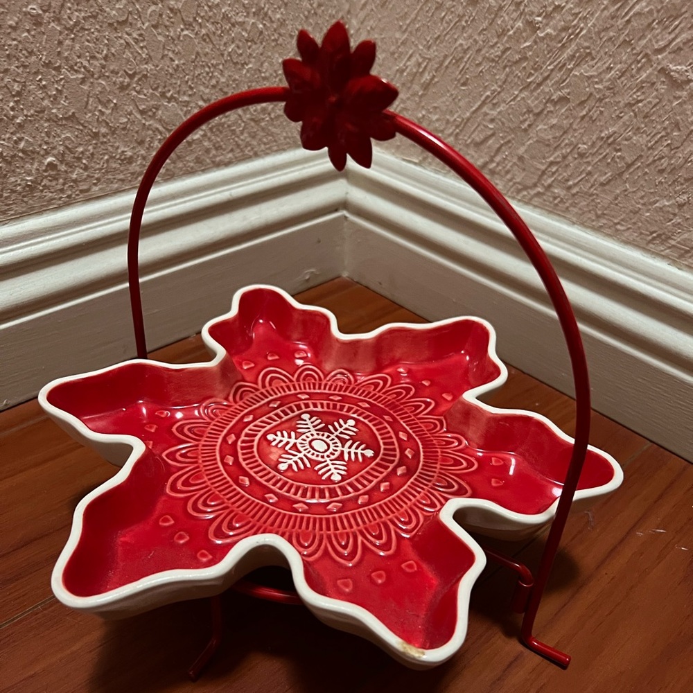 TR HALLMARK RED WHITE SNOWFLAKE CHRISTMAS HOLIDAY